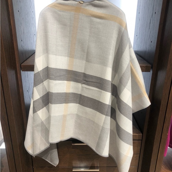 burberry wool cape - Picture 4 of 6